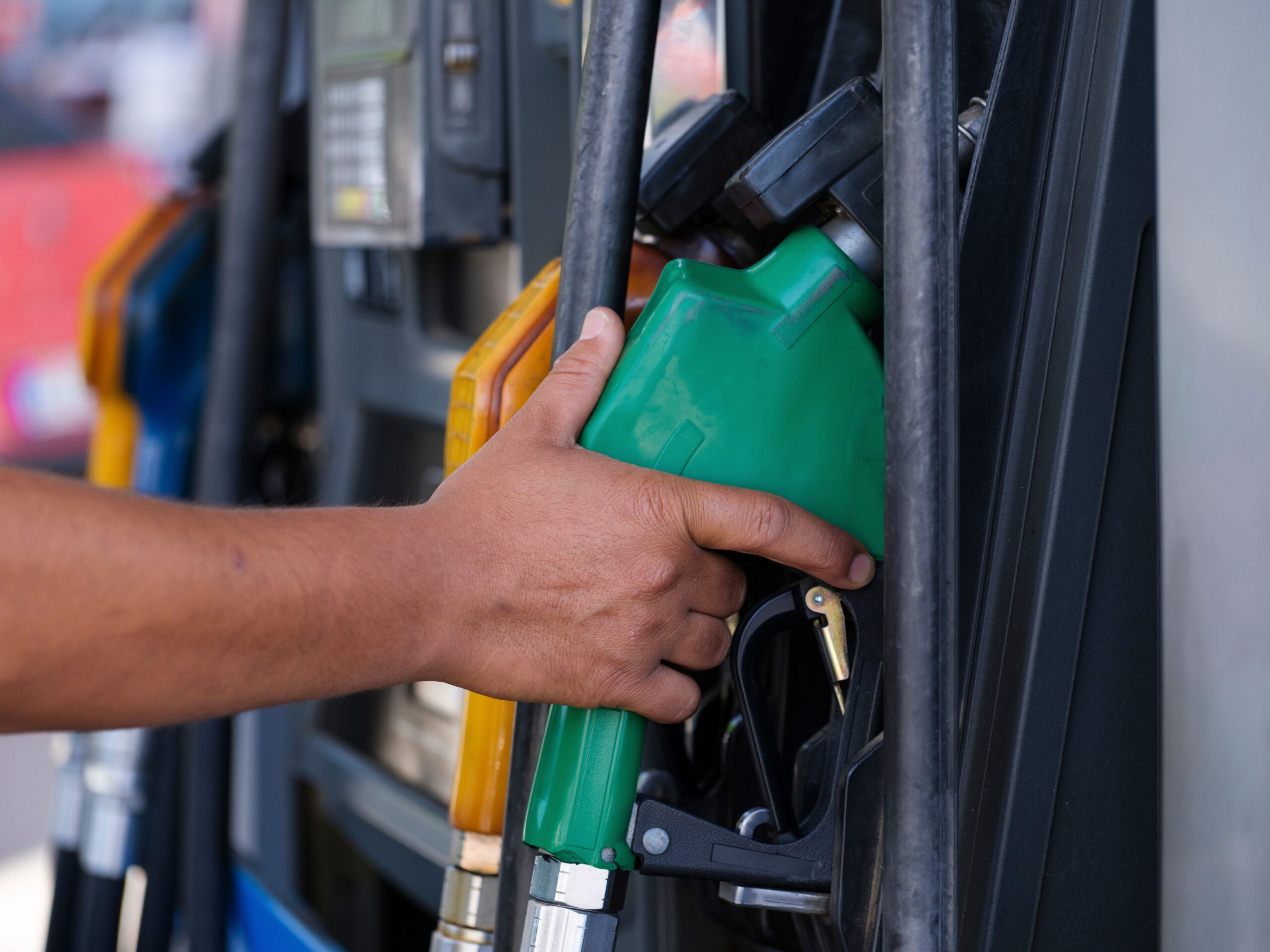 De la guerra al surtidor: por qué un conflicto a miles de kilómetros encarece el combustible y sacude los mercados